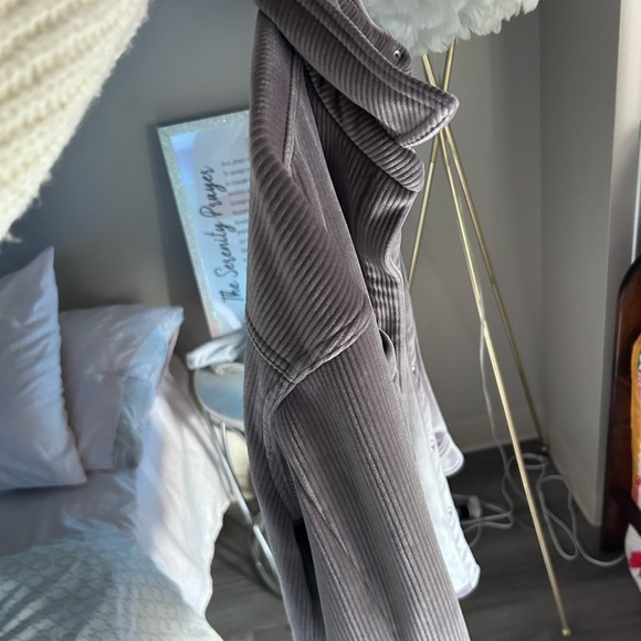 ALO Yoga Women's Ribbed Velour Jacket - Light Gray - Picture 9 of 10